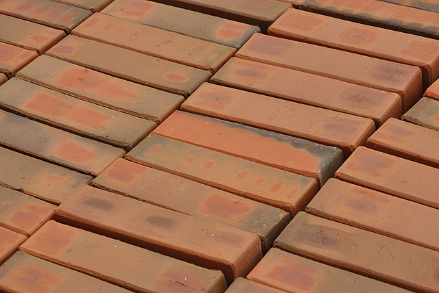tegelfabrik i Polen grov keramik mot fasad tegel kolbrännare
