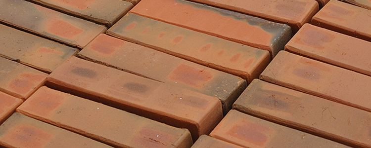 tegelfabrik i Polen grov keramik mot fasad tegel kolbrännare